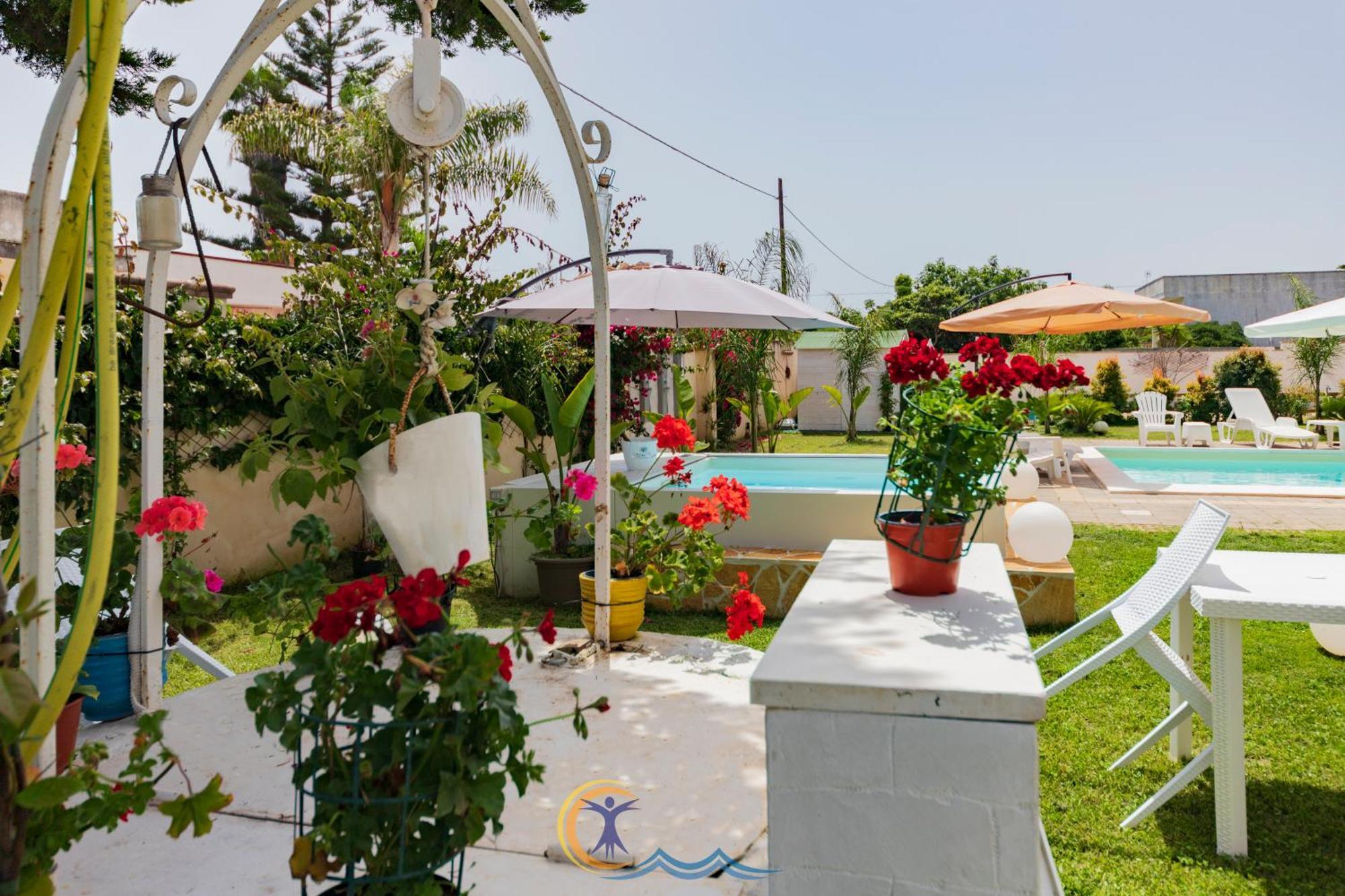 Villa Leonardo San Foca - Room, Pool & Restaurant Exterior photo